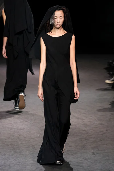 Look 32
